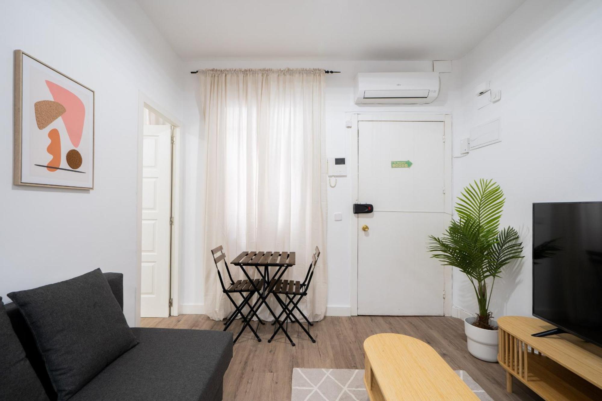 Apartamento En Chueca Para 4 Personas Alquiler Temporal Madrid Eksteriør bilde