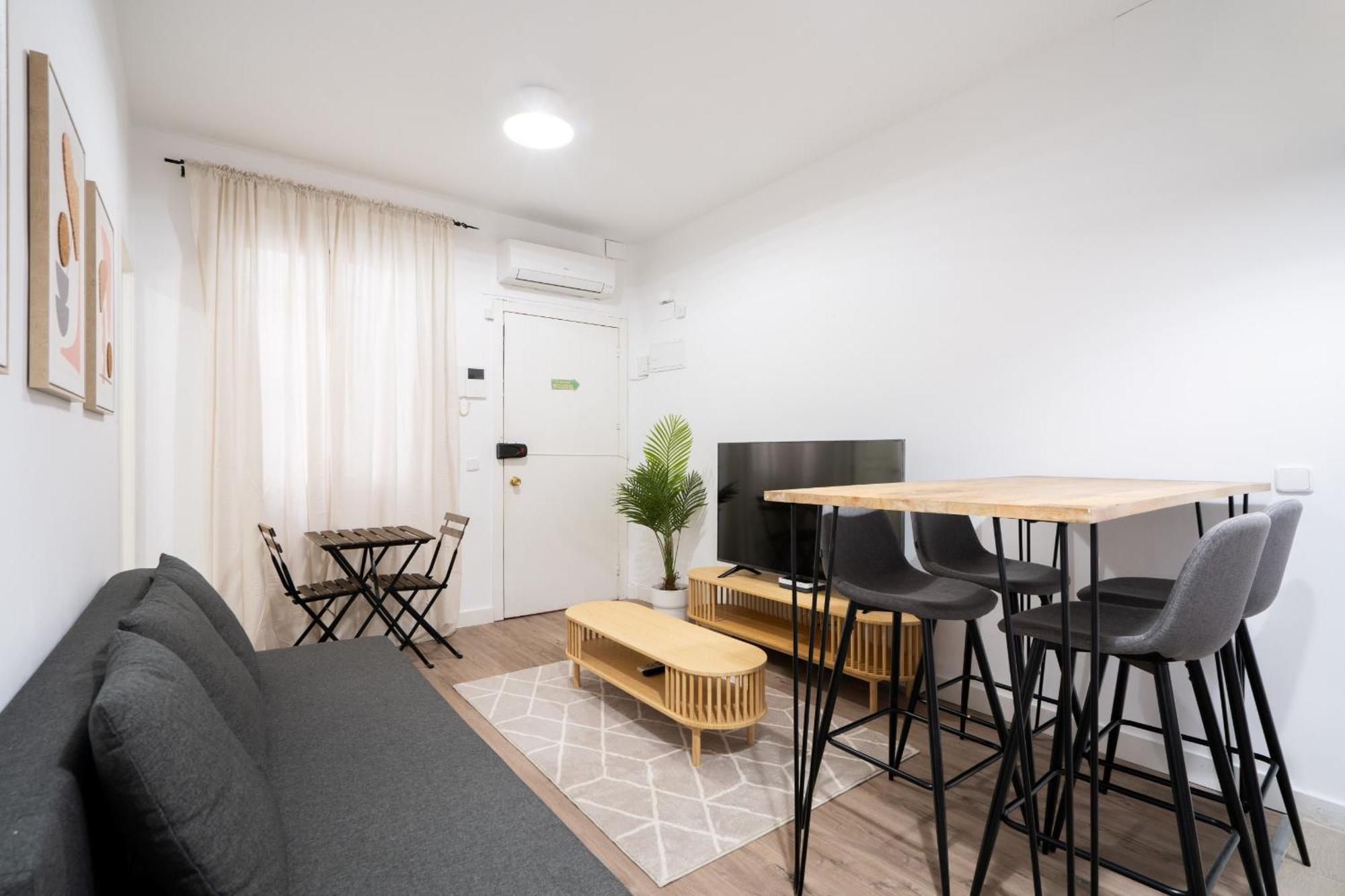 Apartamento En Chueca Para 4 Personas Alquiler Temporal Madrid Eksteriør bilde