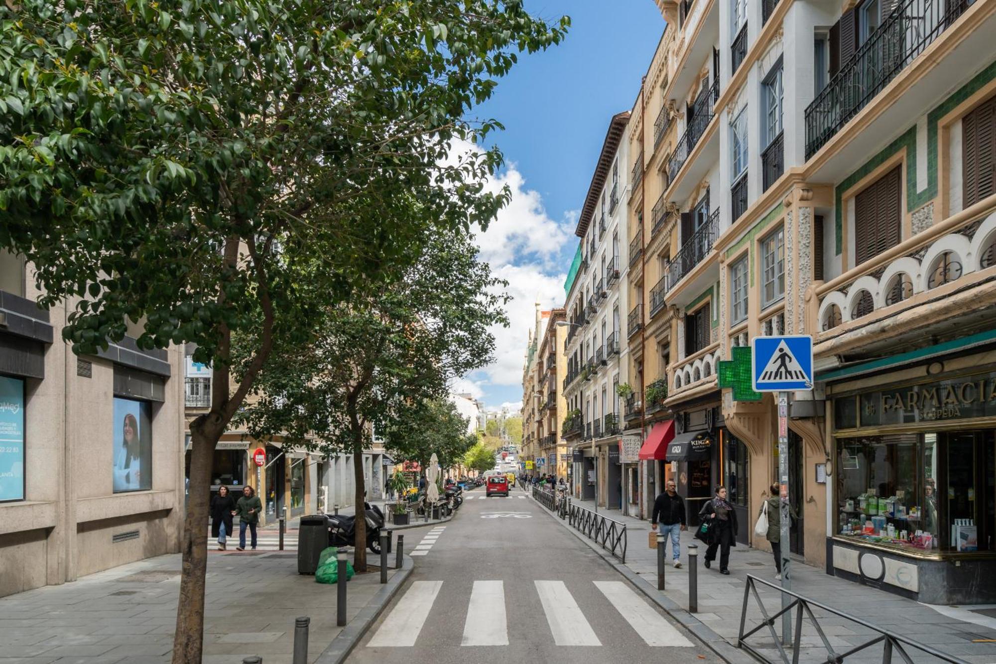 Apartamento En Chueca Para 4 Personas Alquiler Temporal Madrid Eksteriør bilde