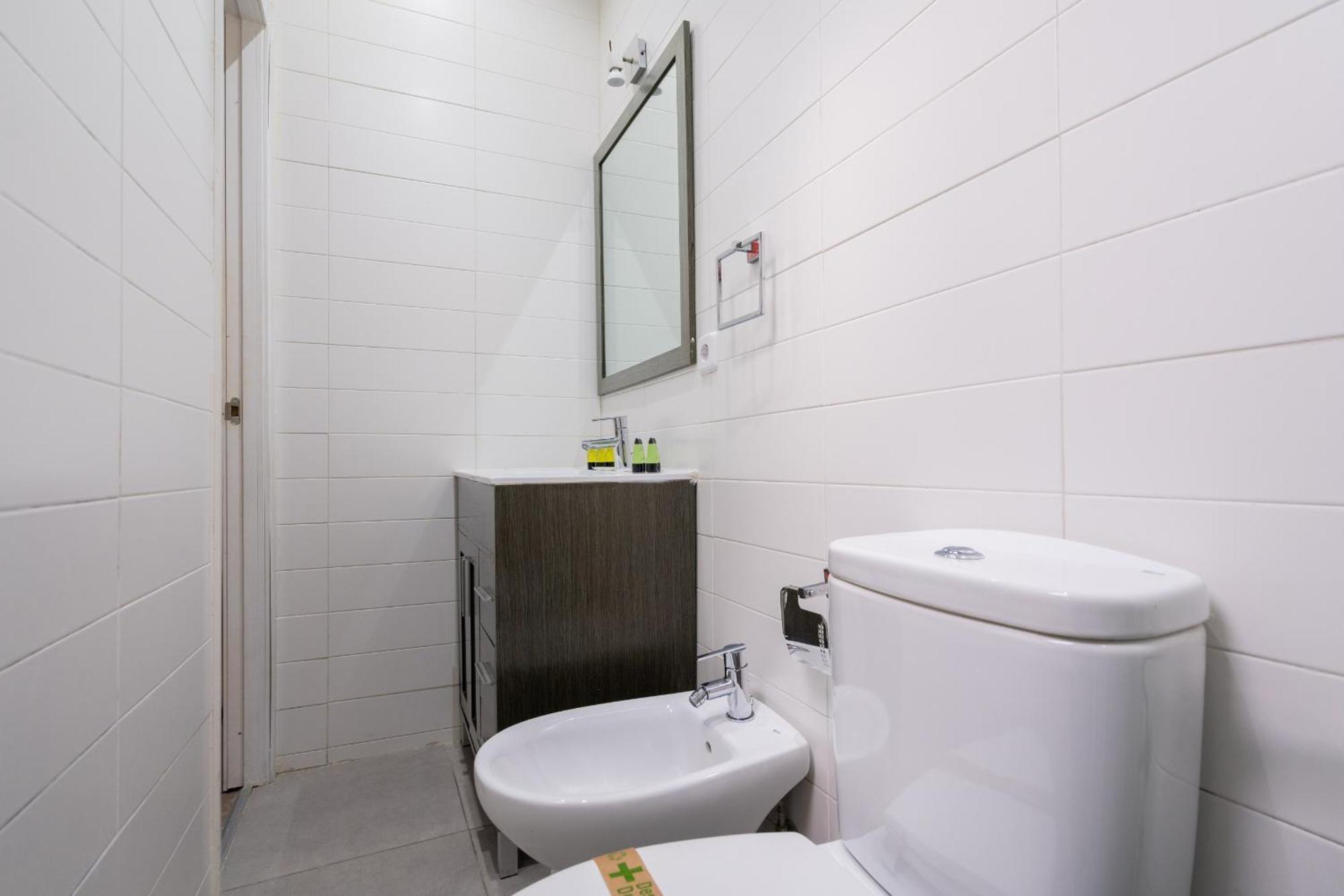 Apartamento En Chueca Para 4 Personas Alquiler Temporal Madrid Eksteriør bilde
